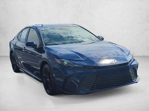 Used 2025 Toyota Camry SE FWD image 3