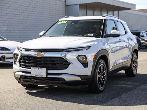 Used 2024 Chevrolet TrailBlazer LT FWD image 3