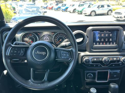 Used 2023 Jeep Gladiator Sport AWD/4WD image 17