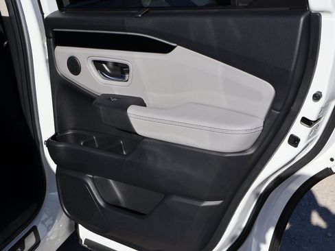 New 2025 Honda Pilot Touring image 14