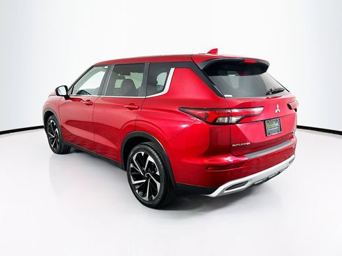 Used 2024 Mitsubishi Outlander SE image 5