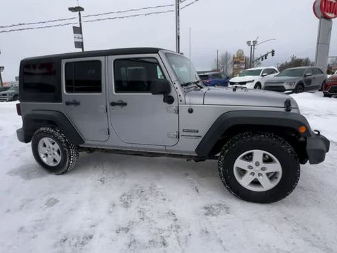 Used 2018 Jeep Wrangler Unlimited Sport S AWD/4WD image 2