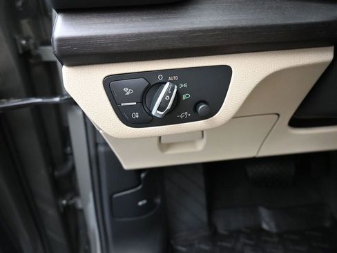 Used 2024 Audi Q5 e Premium Plus w/ Premium Plus Package image 11