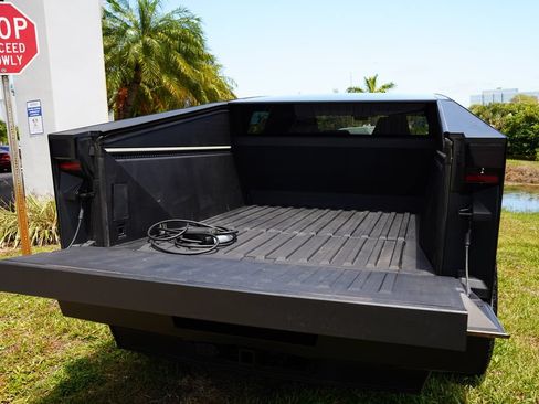 Used 2024 Tesla Cybertruck AWD Crew Cab image 13