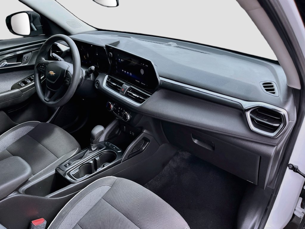 Used 2025 Chevrolet TrailBlazer LS w/ LS Convenience Package FWD image 26