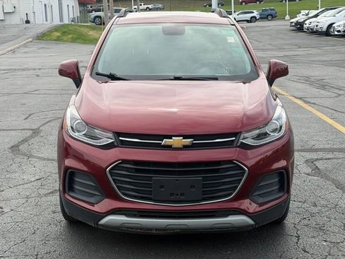 Used 2022 Chevrolet Trax LT w/ LT Convenience Package image 2
