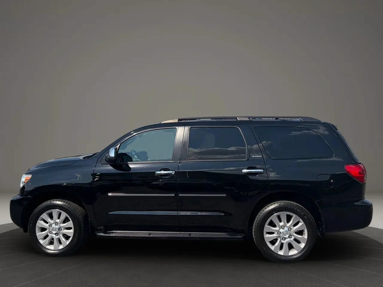 Used 2015 Toyota Sequoia Platinum AWD/4WD image 2