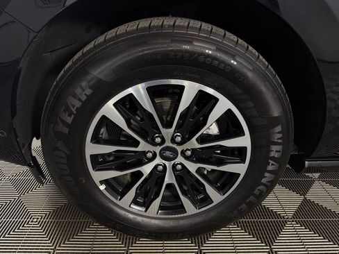 Used 2025 Ford Expedition Platinum image 11