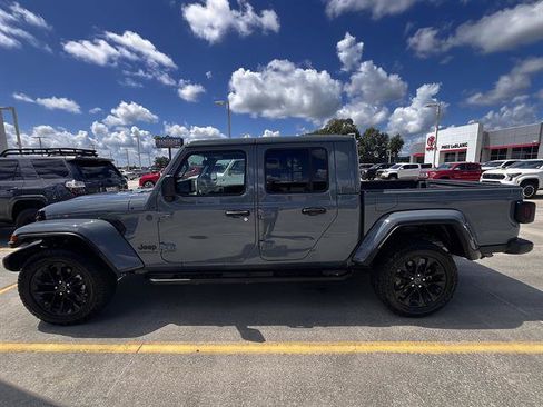 Used 2025 Jeep Gladiator Sport AWD/4WD image 6
