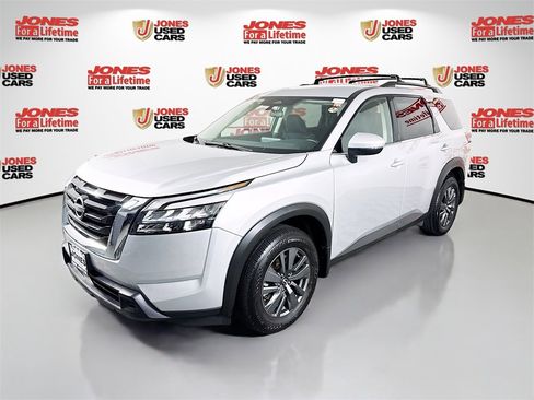 Certified 2024 Nissan Pathfinder SV image 14