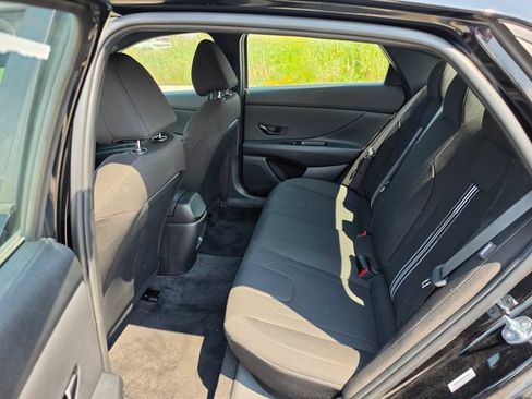 Certified 2025 Hyundai Elantra Sport FWD image 12