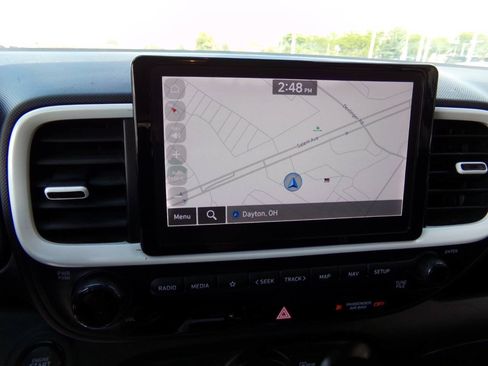 Used 2023 Hyundai Venue Limited FWD image 18