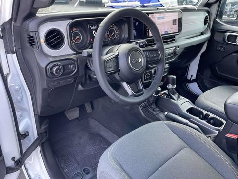 Used 2026 Jeep Wrangler Sport AWD/4WD image 4