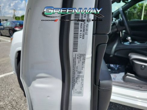 Used 2022 Jeep Grand Cherokee Laredo X RWD image 31