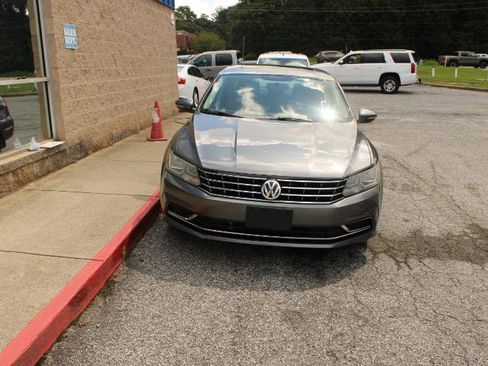 Used 2017 Volkswagen Passat 1.8T SE FWD image 2
