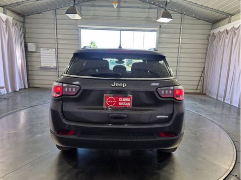 Used 2020 Jeep Compass Latitude FWD image 10