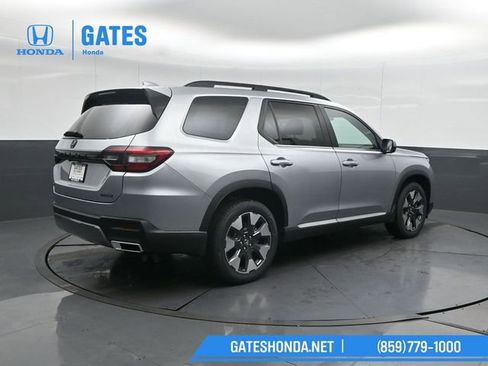 New 2026 Honda Pilot Touring image 2