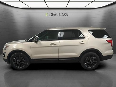 Used 2017 Ford Explorer XLT w/ Equipment Group 202A FWD image 8