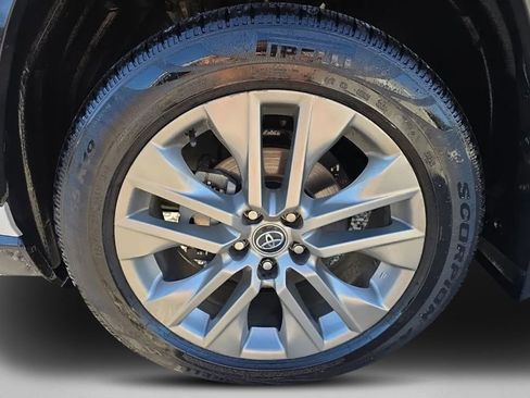 Used 2021 Toyota RAV4 XLE Premium AWD/4WD image 10