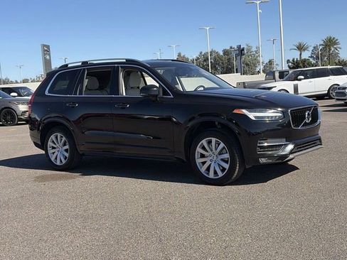 Used 2018 Volvo XC90 T5 Momentum w/ Convenience Package image 4