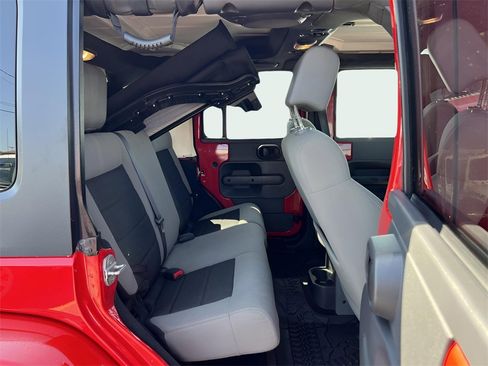 Used 2010 Jeep Wrangler Unlimited Sahara w/ Dual Top Group image 17