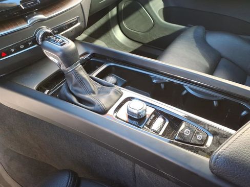 Used 2020 Volvo XC60 T5 Inscription w/ Protection Package Premier image 10