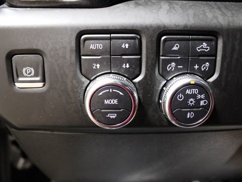 Used 2024 GMC Sierra 2500 AT4 w/ Technology Package image 17