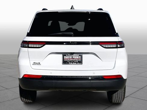 New 2025 Jeep Grand Cherokee Altitude image 4