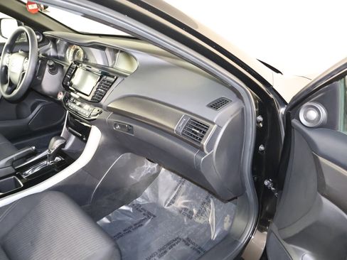 Used 2017 Honda Accord EX image 43
