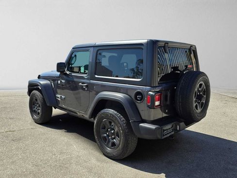 Used 2018 Jeep Wrangler Sport AWD/4WD image 5