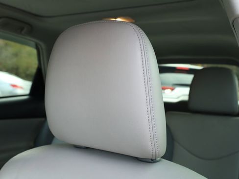 Used 2017 Toyota Prius V Five image 18