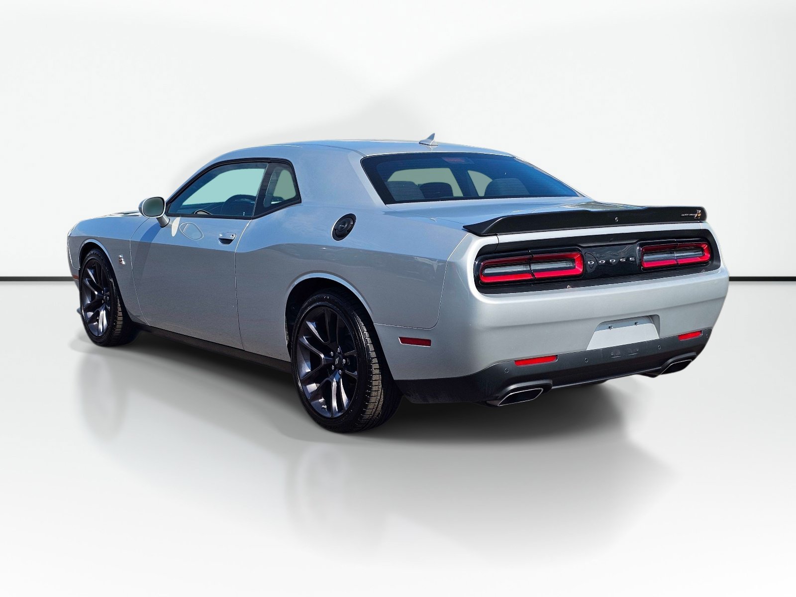 Used 2022 Dodge Challenger R/T Scat Pack RWD image 12