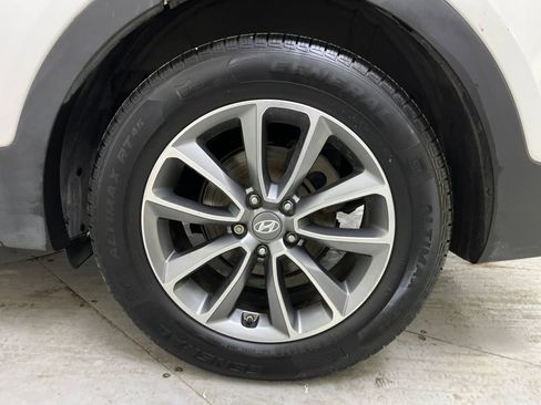 Used 2017 Hyundai Santa Fe SE image 16