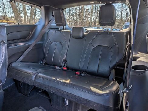 Used 2022 Chrysler Pacifica Touring-L w/ S Appearance Package image 23