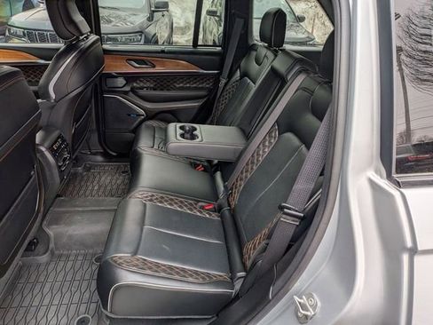 Used 2024 Jeep Grand Cherokee Summit image 13