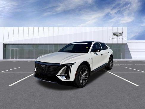 Certified 2025 Cadillac Lyriq Luxury AWD/4WD image 6