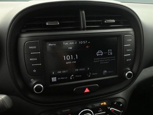 Used 2025 Kia Soul LX FWD image 16
