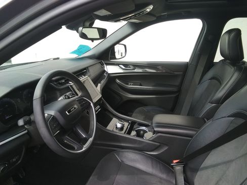 Used 2023 Jeep Grand Cherokee L Laredo image 15