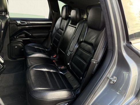 Used 2017 Porsche Cayenne Turbo image 27