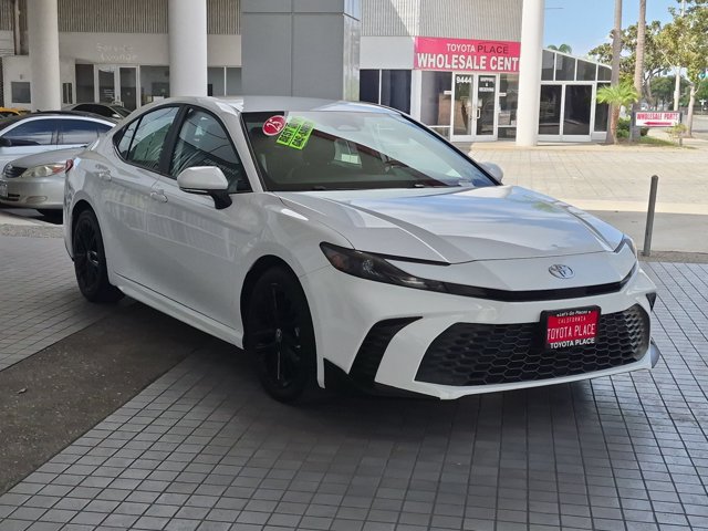 Used 2025 Toyota Camry SE FWD image 3