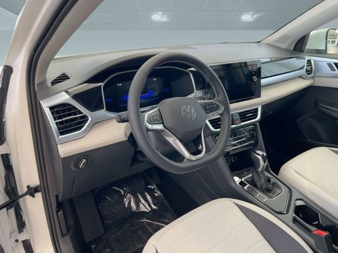 New 2026 Volkswagen Taos SE image 4