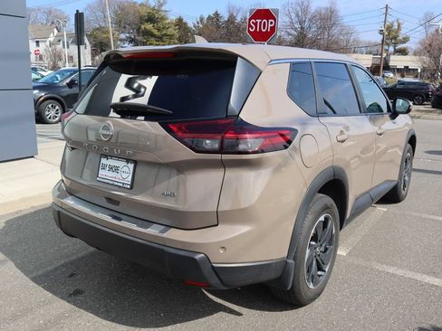 Certified 2025 Nissan Rogue SV AWD/4WD image 6