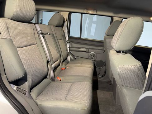 Used 2007 Jeep Commander Sport image 28