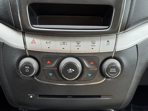 Used 2017 Dodge Journey SXT w/ Comfort/Convenience Group FWD image 12