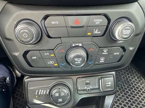 Used 2023 Jeep Renegade Trailhawk w/ Sun/Sound Group AWD/4WD image 20