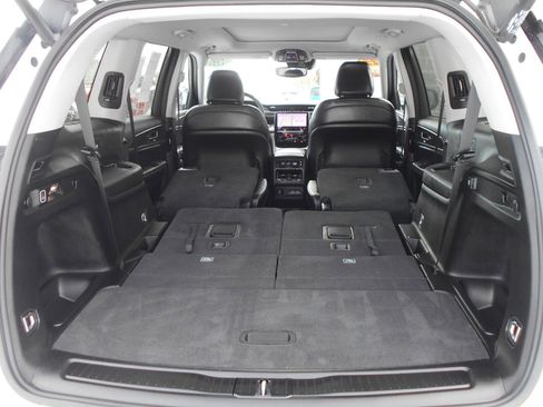 Used 2023 Jeep Grand Cherokee L Limited image 18