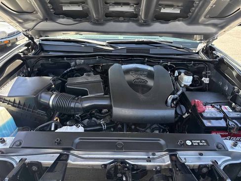 Used 2019 Toyota Tacoma TRD Sport AWD/4WD image 15