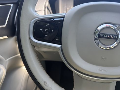 Used 2020 Volvo XC90 T5 Momentum w/ Protection Package Premier FWD image 19