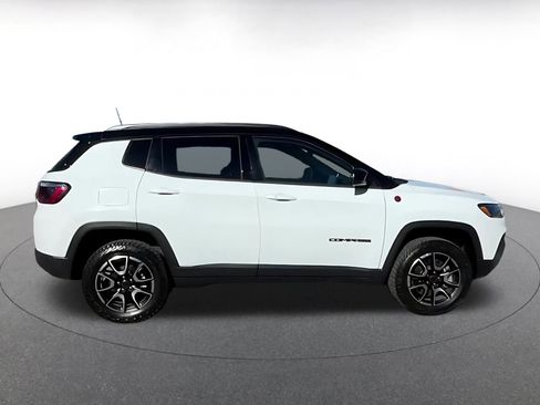 Used 2025 Jeep Compass Trailhawk image 16