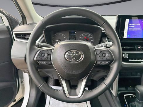 Used 2025 Toyota Corolla Cross LE FWD image 21